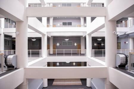 Cozysuites - 2Br With Direct Skybridge Access #5 Индианаполис Екстериор снимка