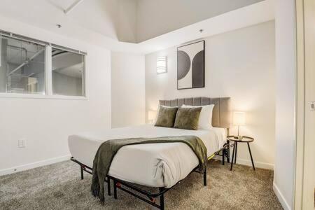 Cozysuites - 2Br With Direct Skybridge Access #5 Индианаполис Екстериор снимка