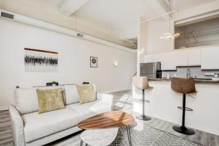Cozysuites - 2Br With Direct Skybridge Access #5 Индианаполис Екстериор снимка